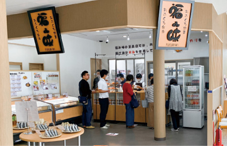 小豆島店内では惣菜店「福み味」を運営している