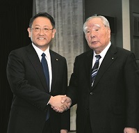 豊田章男・トヨタ自動車社長と鈴木修・スズキ社長