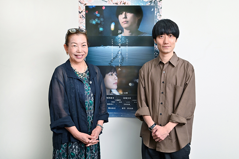 「『秒速5センチメートル』全国東宝系にて公開中。 大人こそ見てもらいたい作品です」(佐藤)